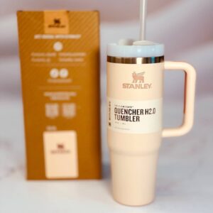 ماگ استنلی Quencher صورتی کم‌ رنگ 30 oz