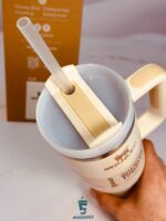 نمای نزدیک از رنگ شیری و بافت بدنه ماگ استنلی