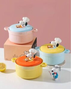 قابلمه سرامیکی اسنوپی اورجینال با درب و عروسک سیلیکونی