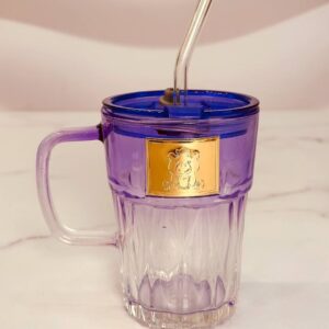 نمای نزدیک از طرح خرس روی ماگ