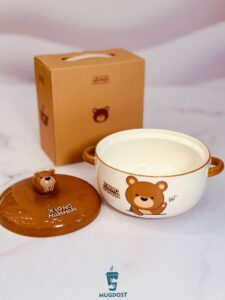 نمای نزدیک از طرح تدی روی قابلمه