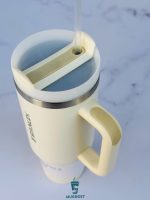 نمای نزدیک از درب و نی ماگ استنلی