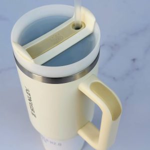 نمای نزدیک از درب و نی ماگ استنلی