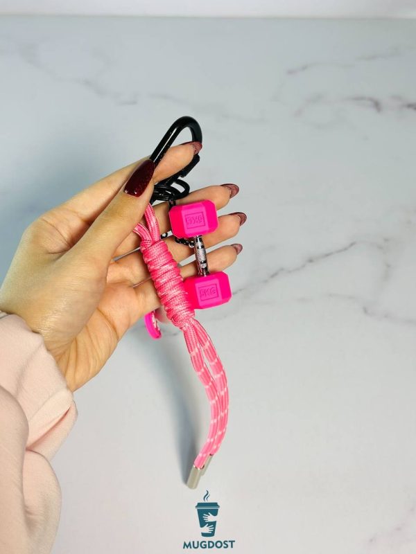 چارم بگ باشگاهی نصب‌شده روی کوله