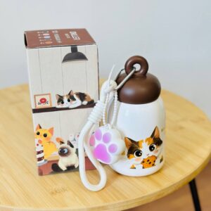 نمای کلی تراول ماگ دیلر گربه و پنجه با بند کنفی و آویز سیلیکونی