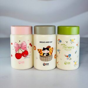 نمای کلی تراول ماگ ۳۰۰ میل یاتای با رنگ بدنه مقاوم