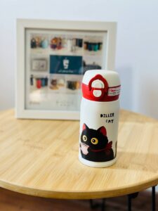 نمای کلی تراول ماگ دیلر دوحالته گربه مشکی 280 میل با دستگیره حمل