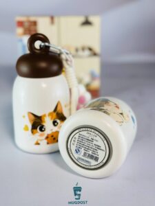 ابعاد مینیاتوری ۲۷۰ میلی‌لیتری تراول ماگ دیلر گربه و پنجه در دست