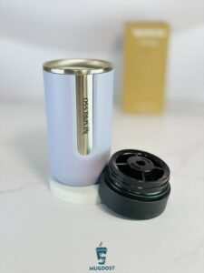 باز کردن درب آسان نوش مدل جدید تراول ماگ نسپرسو یاسی لوندر Nespresso nomad