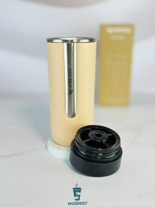 باز کردن درب آسان نوش مدل جدید تراول ماگ نسپرسو کرم Nespresso nomad