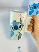 جزئیات بدنه وارداتی و طرح برجسته فانتزی کاراکتر استیچ روی ماگ سرامیکی بلند