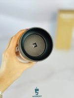 نمای کلی تراول ماگ نسپرسو کرم Nespresso nomad با بدنه استیل و طراحی شیک سوئیسی