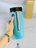 نمای کلی تراول ماگ نسپرسو آبی فیروزه‌ای Nespresso nomad با بدنه استیل و طراحی شیک سوئیسی